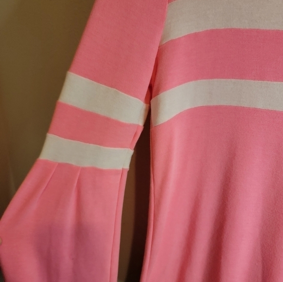 12 PM by Mon Ami Neon Pink Beach Sweater with Flare pleated sleeves Size S/M - Picture 4 of 7